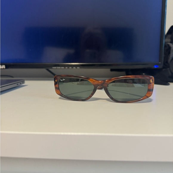 Authentic Ray-Ban USA Vintage B&L 80s Fugitive W1954 Tortoise Sunglasses & Case - Picture 2 of 7